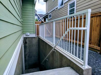 Standard Picket Railing with Handrail